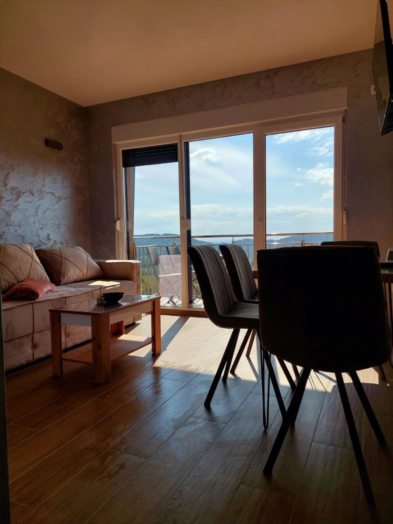 Divci Tron 10 Apartment *